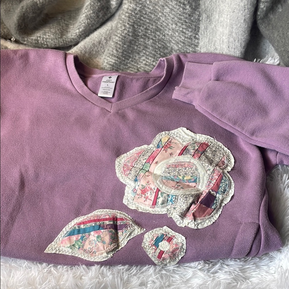 Purple Sweatshirt With Patchwork Design - image 1